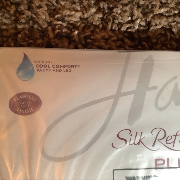 Hanes Silk Reflections control top pantyhose, barely black, size: Two Pl… - Picture 8 of 10